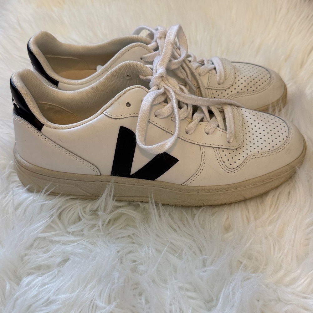 Veja Cream and Black Casual Sneakers